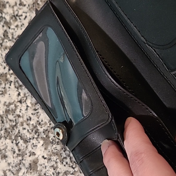 Kate spade New York Black Leather Wallet. - Picture 9 of 13